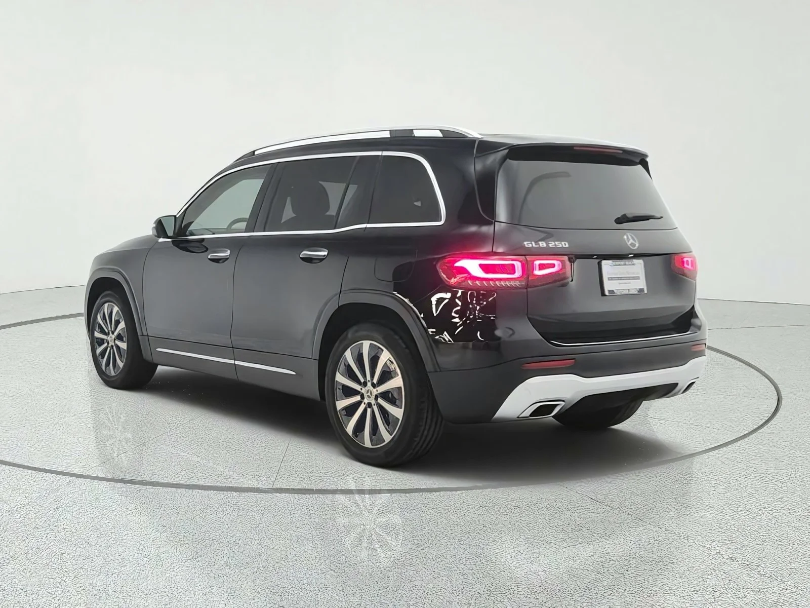Used 2023 Night Black Mercedes-Benz GLB 250 SUV image 7