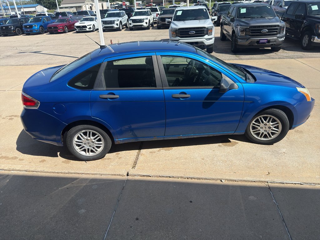 Used 2011 Blue Flame Metallic Ford SE image 5