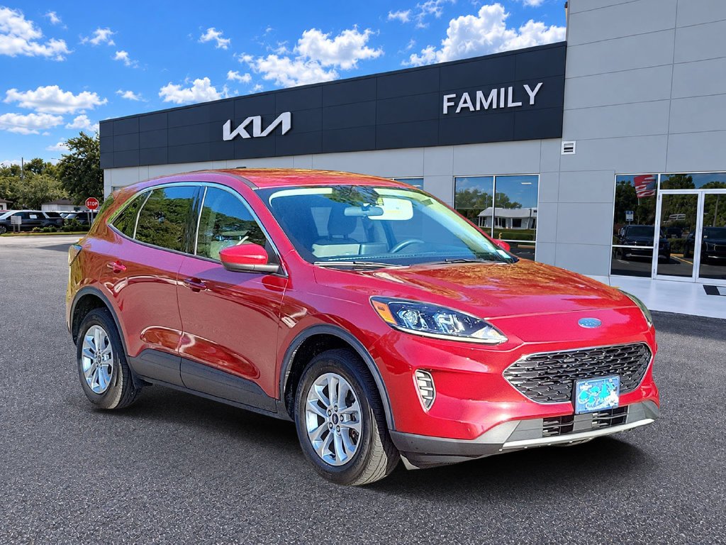 Used 2020 Red Metallic Ford SE image 1