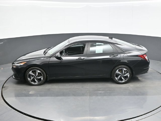 Used 2023 Black Hyundai SEL image 12
