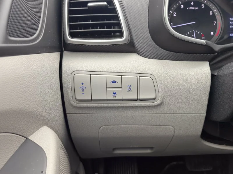 Used 2019 Silver Hyundai SE image 11