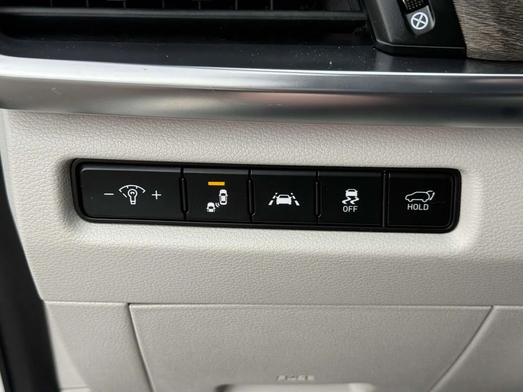 Used 2021 White Kia SX image 30