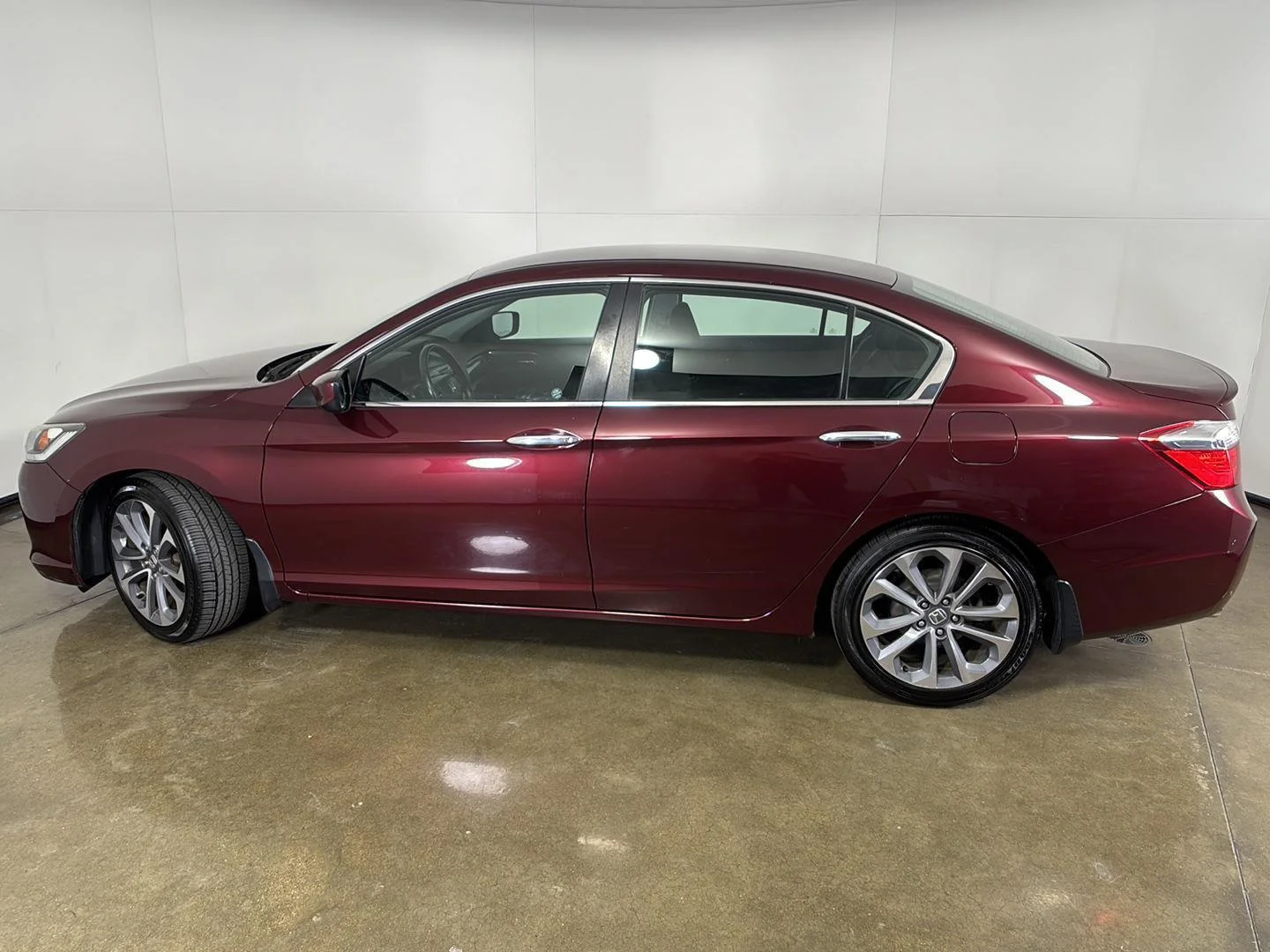 Used 2013 Basque Red Pearl II Honda Sport image 13