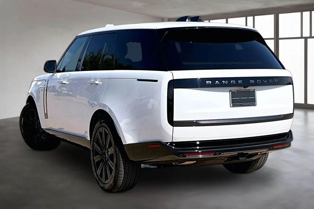 New 2026 White Land Rover SE image 3