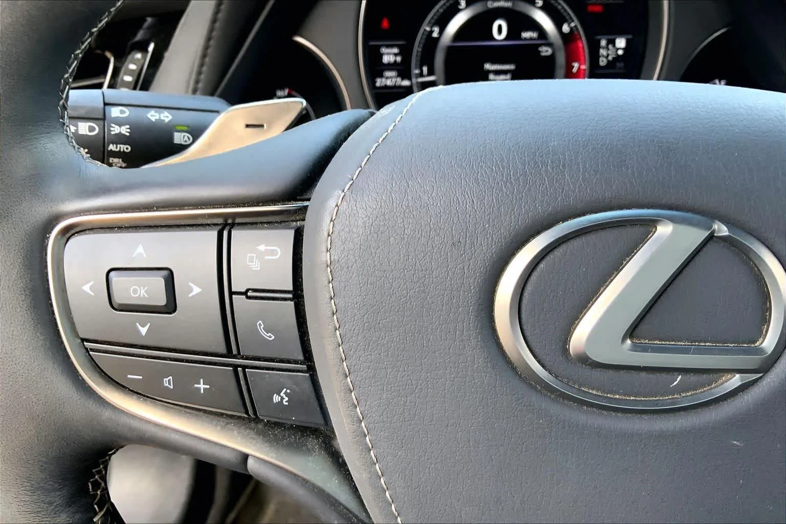 Certified Used 2022 CAVIAR Lexus  image 24