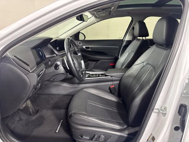 Used 2020 Quartz Hyundai Limited image 11