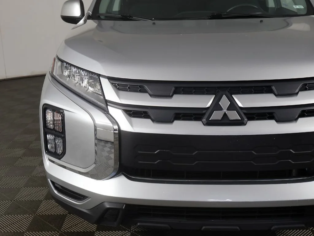 Used 2023 Silver Mitsubishi 2.0 ES image 8