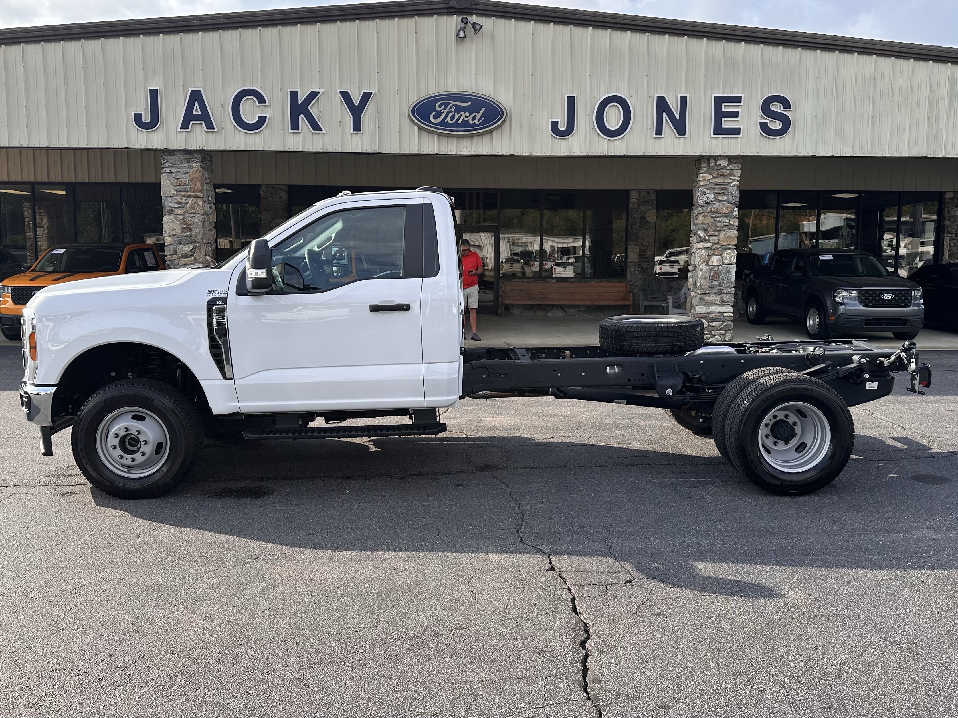 2026 Ford F-350 Super Duty Chassis Cab