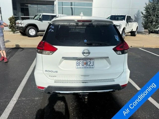 Used 2018 Glacier White Nissan S image 4
