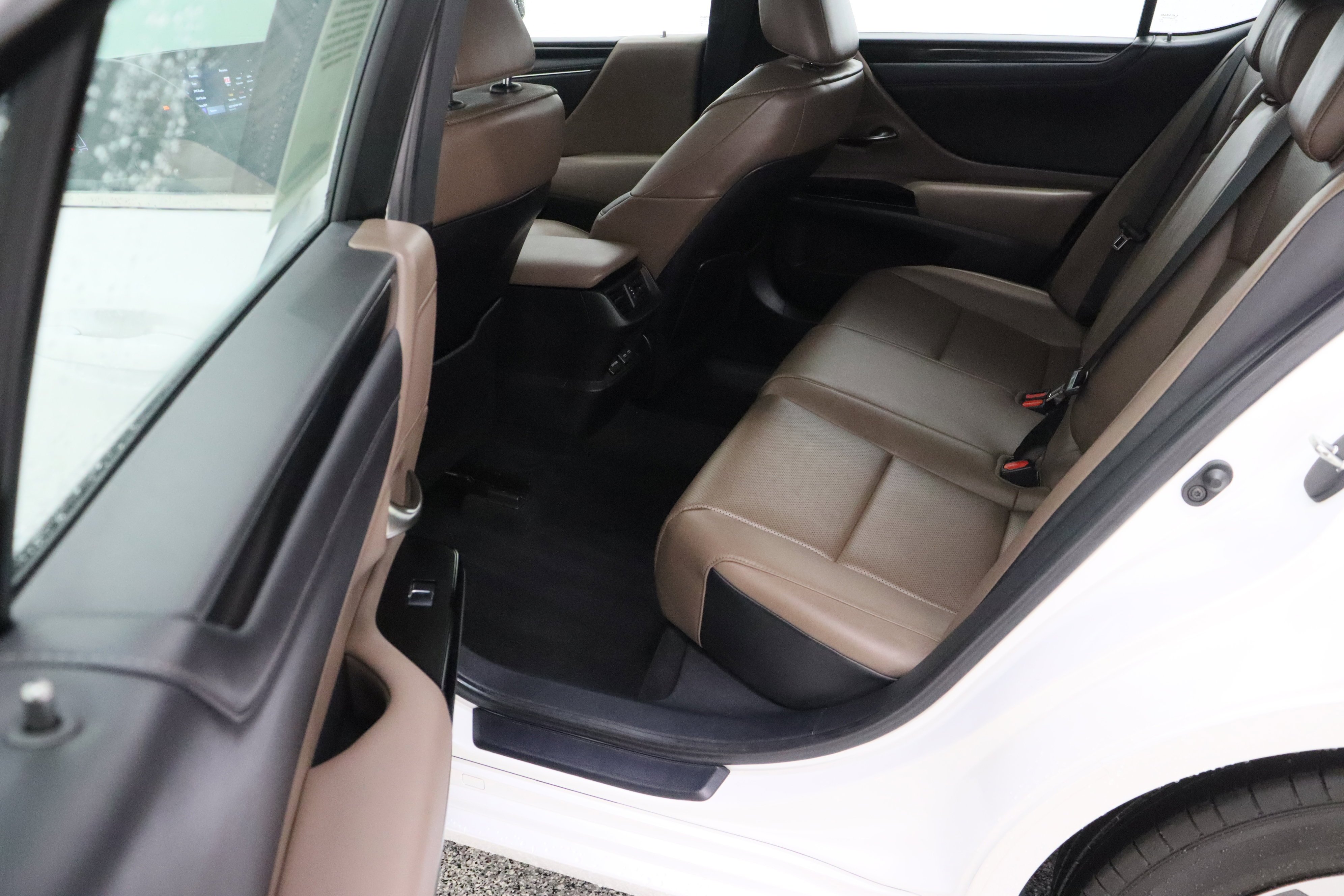 Used 2024 Eminent White Pearl Lexus ES 350 3.5L image 29