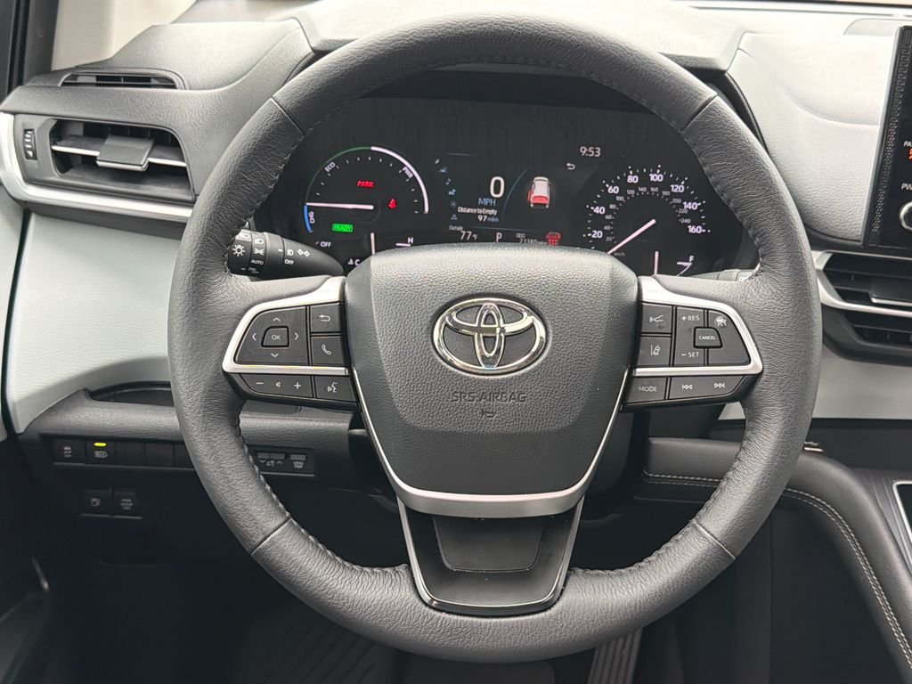 2025 Toyota Sienna XLE - Photo 22