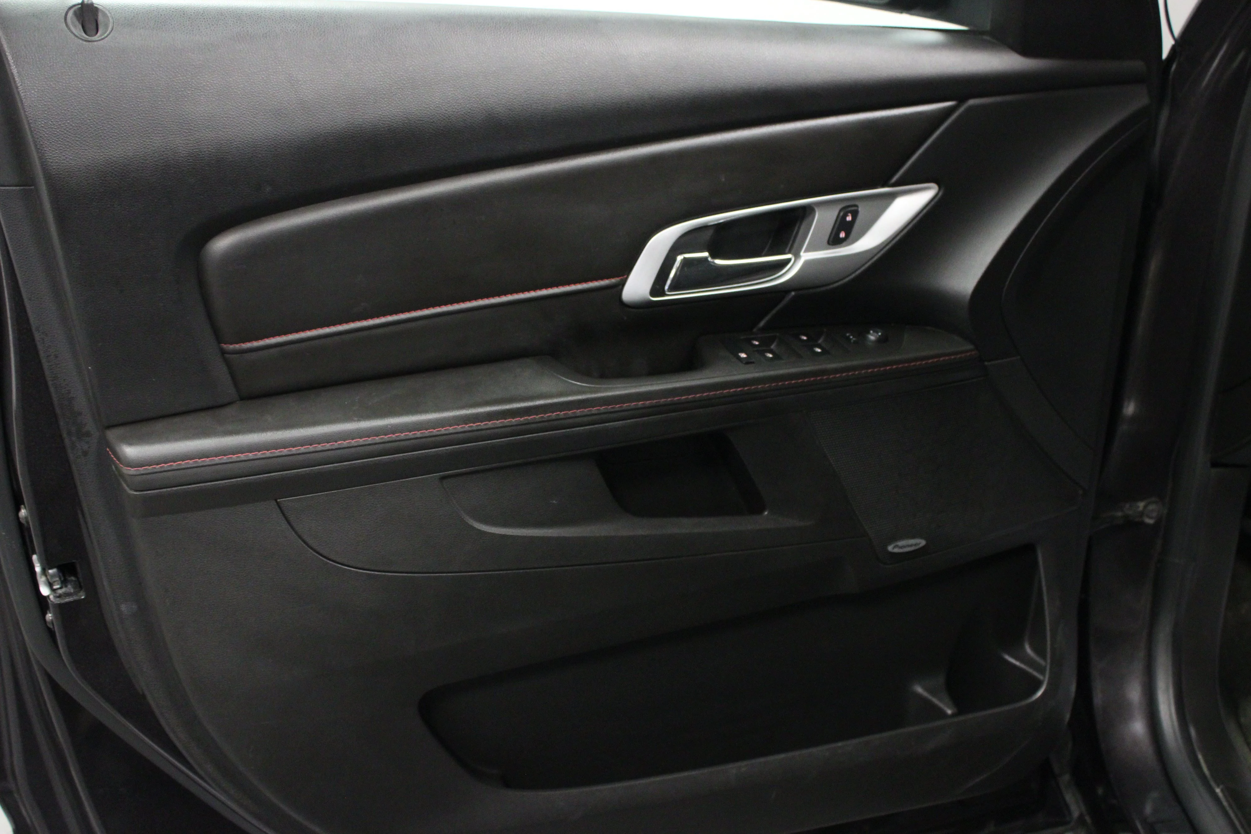 2027 Chevrolet Equinox LT - Photo 33