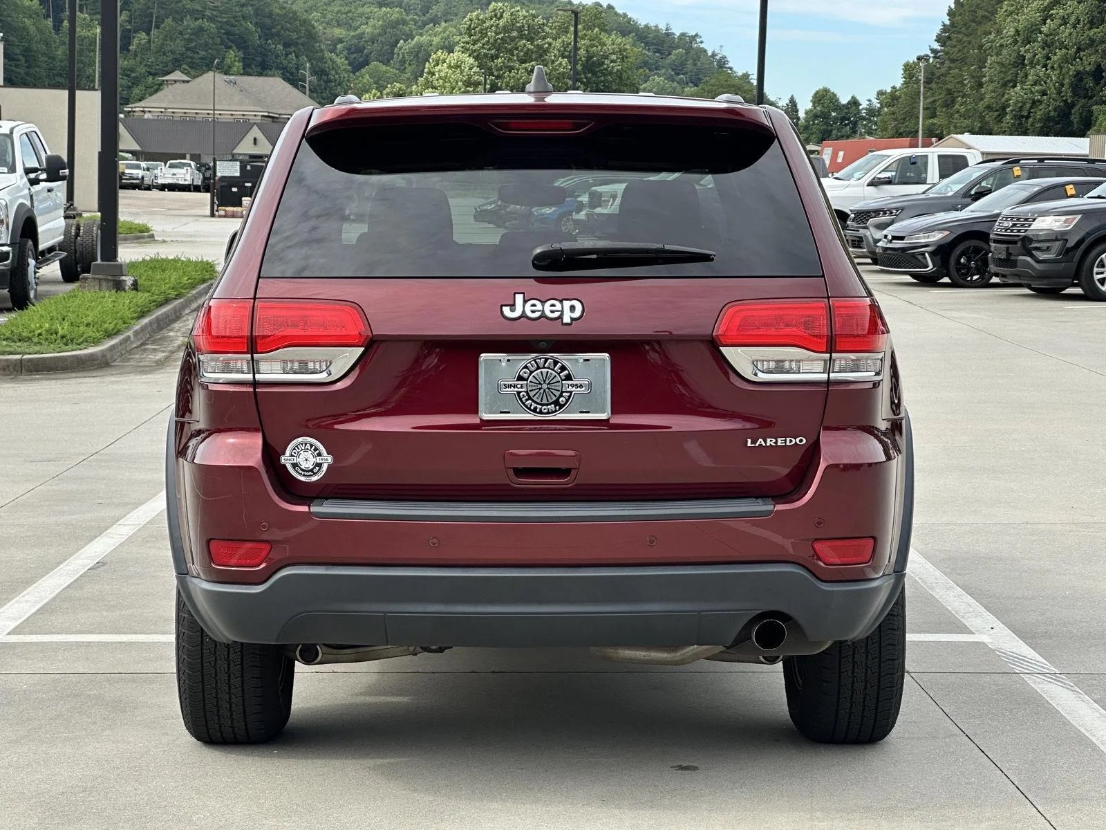 Used 2017 Velvet Red Pearlcoat Jeep Laredo image 6