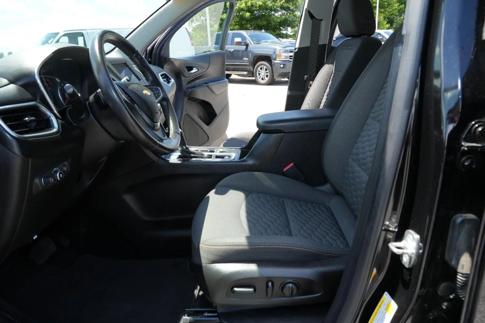 Used 2021 MOSAIC BLACK METALLIC Chevrolet LT image 18