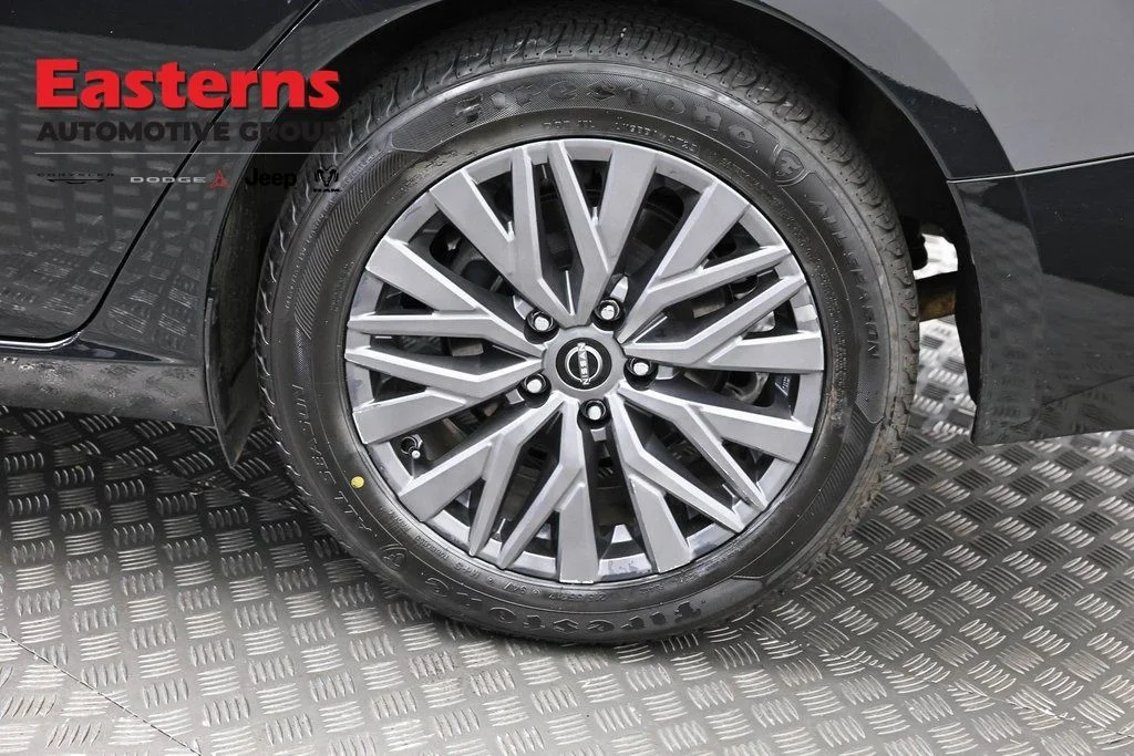 Used 2025 Black Nissan 2.5 SV image 32