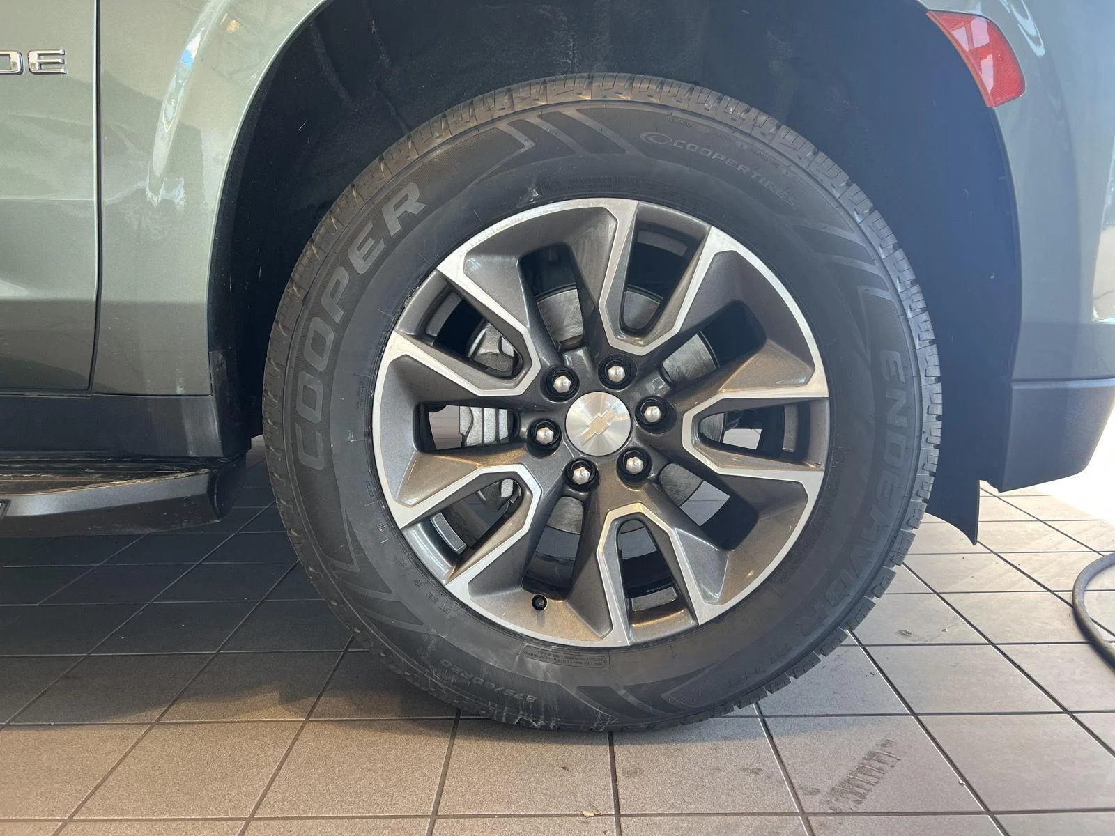 Used 2023 SILVER SAGE METALLIC Chevrolet LT image 9
