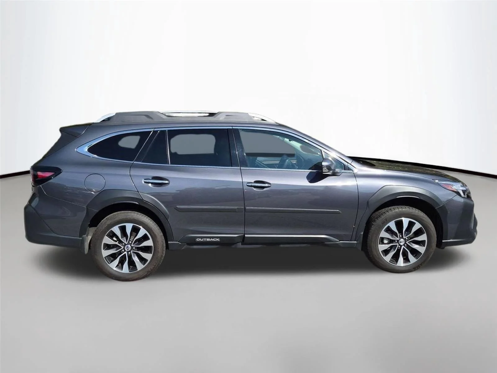 Used 2025  SUBARU TOUR image 6