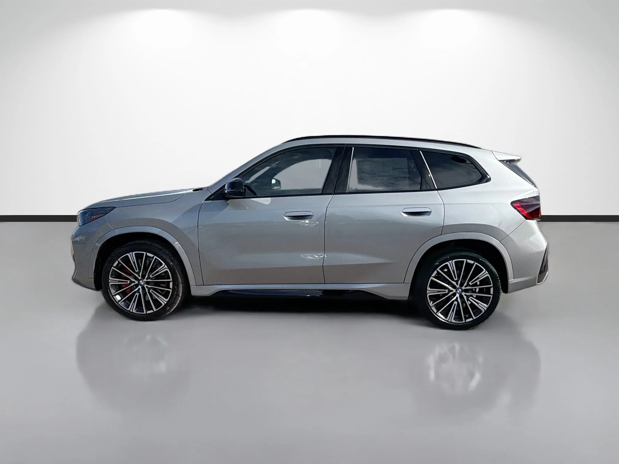 New 2026 Space Silver Metallic BMW xDrive28i image 6