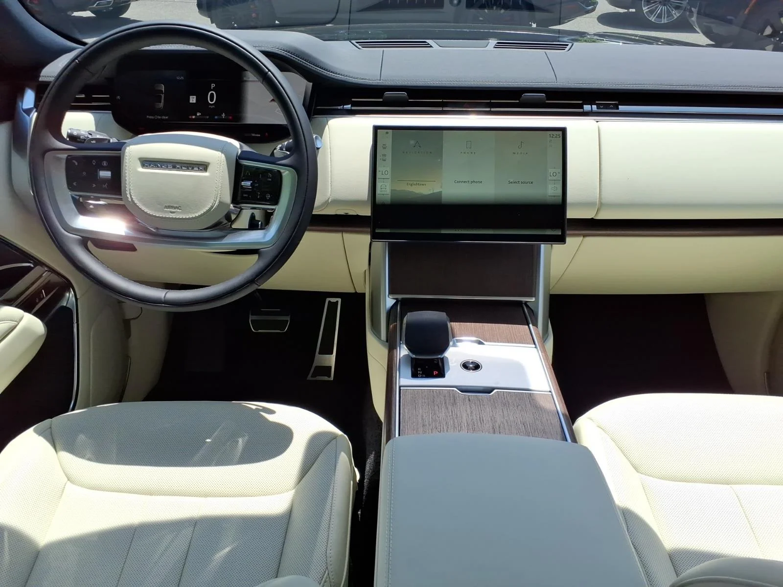 New 2026 Santorini Black Land Rover SE image 4