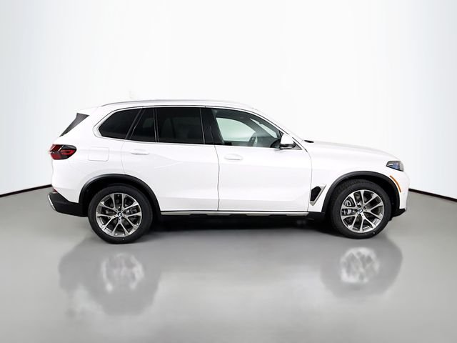 Used 2026 White Metallic BMW xDrive40i image 8