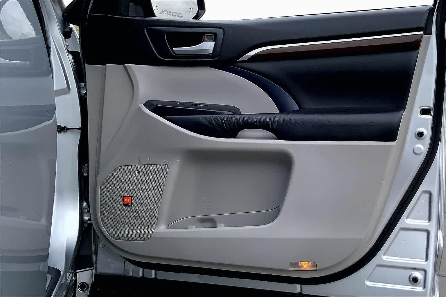Used 2015 Silver Sky Metallic Toyota Limited image 22