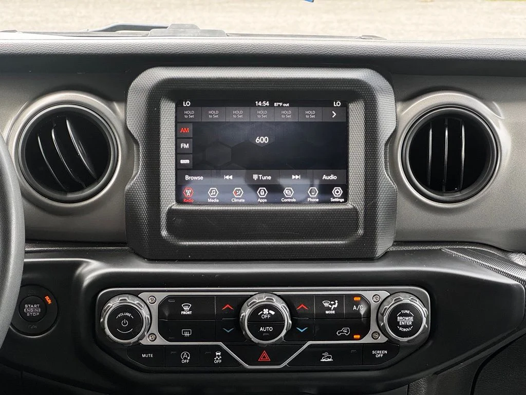 Used 2023 Green Jeep Sport S image 21