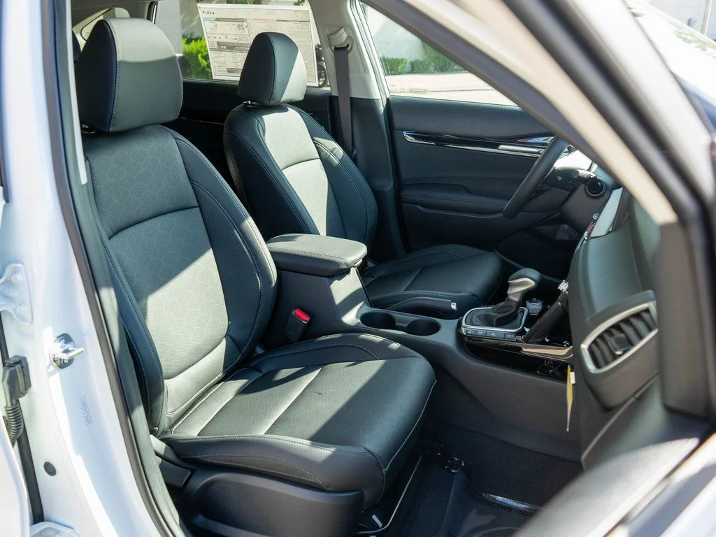New 2026 Snow White Pearl Kia EX image 9