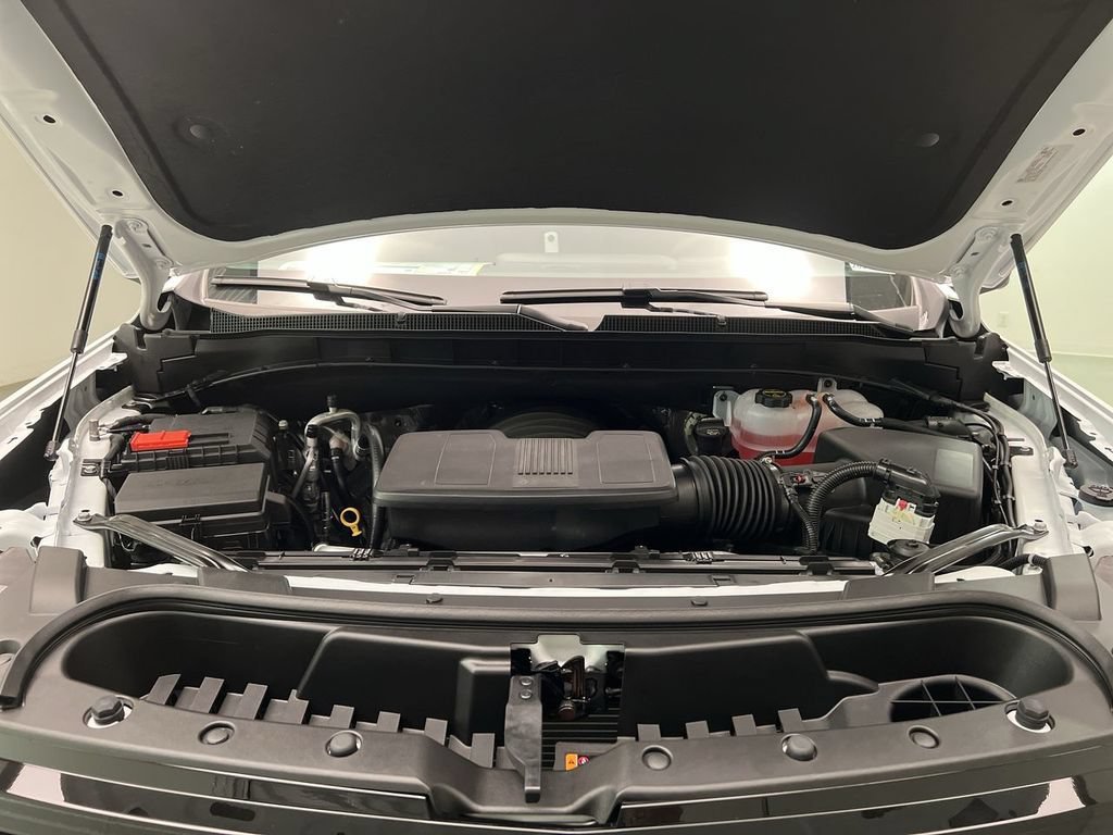 New 2026 Summit White Chevrolet Z71 image 27
