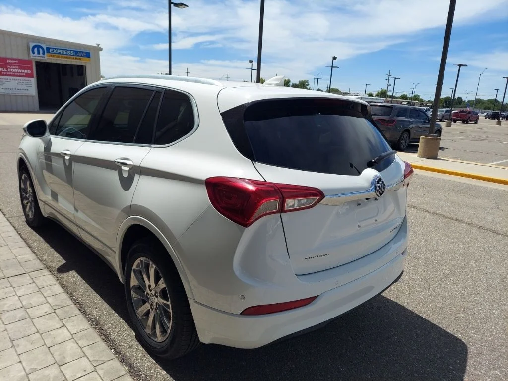 Used 2019 White Buick Essence image 5