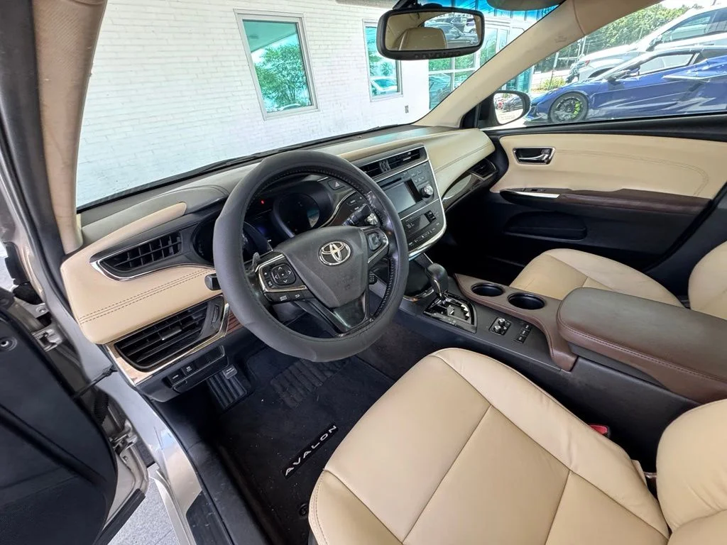 Used 2015  Toyota XLE Premium image 12
