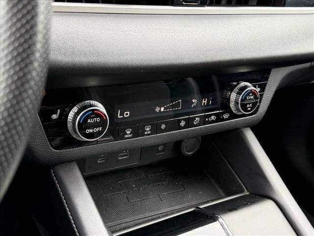 Used 2024 Mercury Gray Metallic Mitsubishi SE image 19