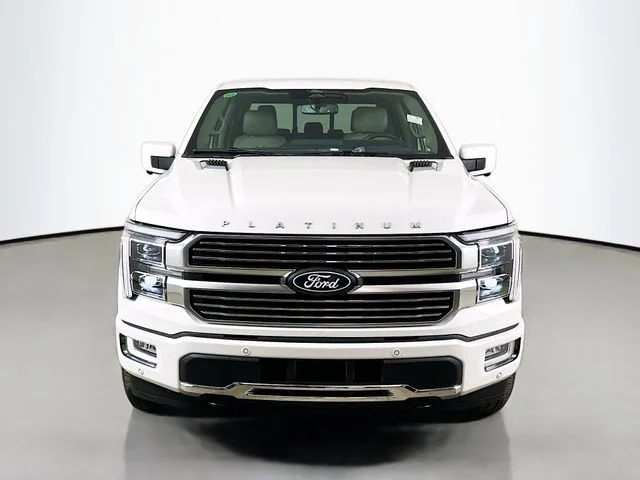 New 2026 Star White Metallic Tri-Coat Ford Platinum image 2