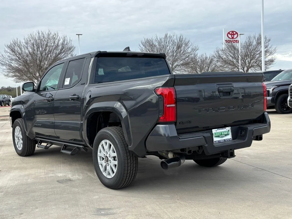 2025 Toyota Tacoma SR5 - Photo 25