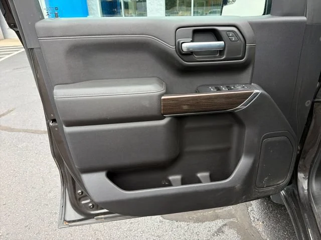 Used 2021 OXFORD BROWN METALLIC Chevrolet LT image 17