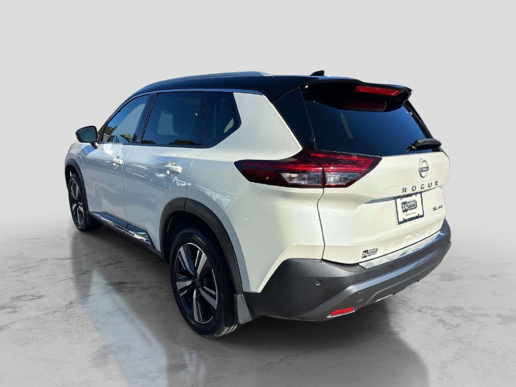 Used 2023 White Nissan SL image 3