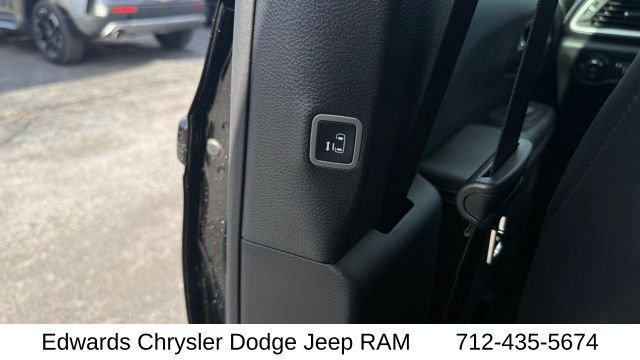 2026 Chrysler Pacifica Select - Photo 37