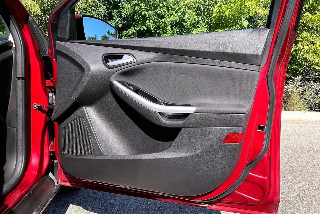 Used 2013 Red Ford SE image 22