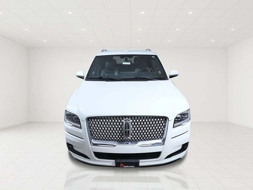 Used 2023 White Lincoln Reserve image 3