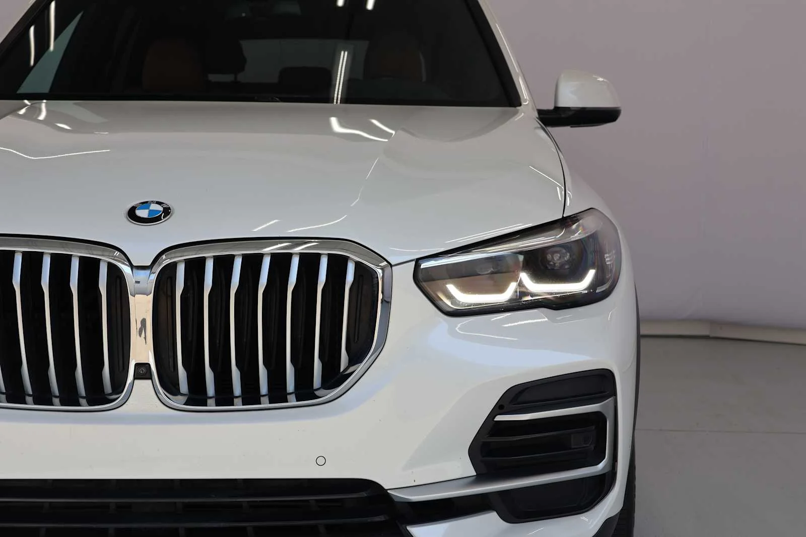 Used 2023 MINERAL WHITE BMW sDrive40i image 5