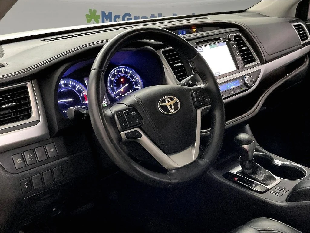 Certified Used 2018 White Toyota XLE image 17