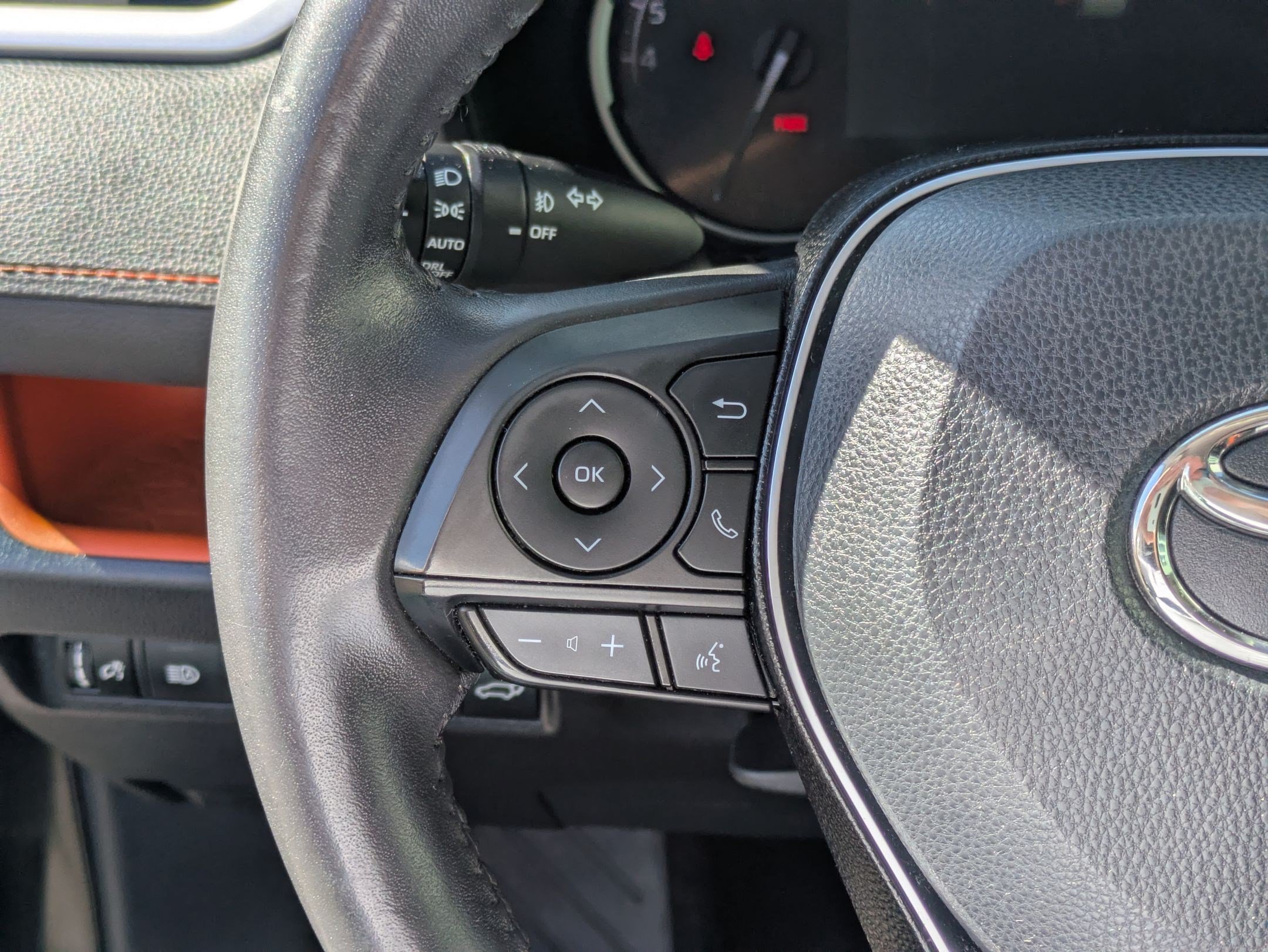 Used 2019 Midnight Black Metallic Toyota Adventure image 18