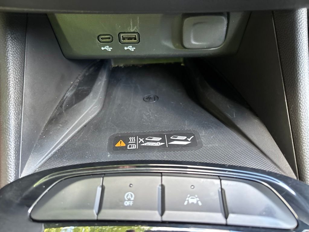 Used 2025 White Buick Avenir image 29