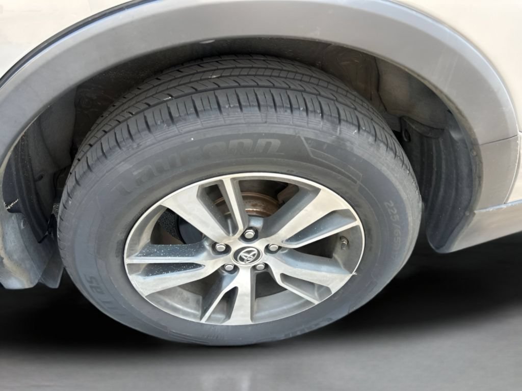 Used 2016 Silver Sky Metallic Toyota XLE image 16