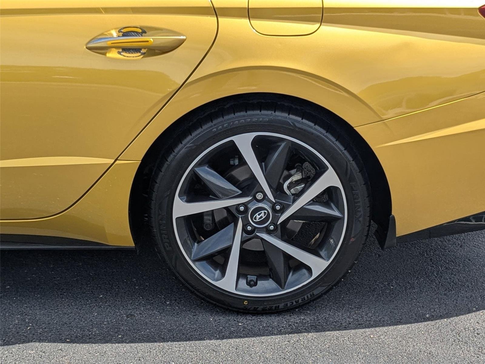 Used 2021 Glowing Yellow Hyundai SEL Plus image 11