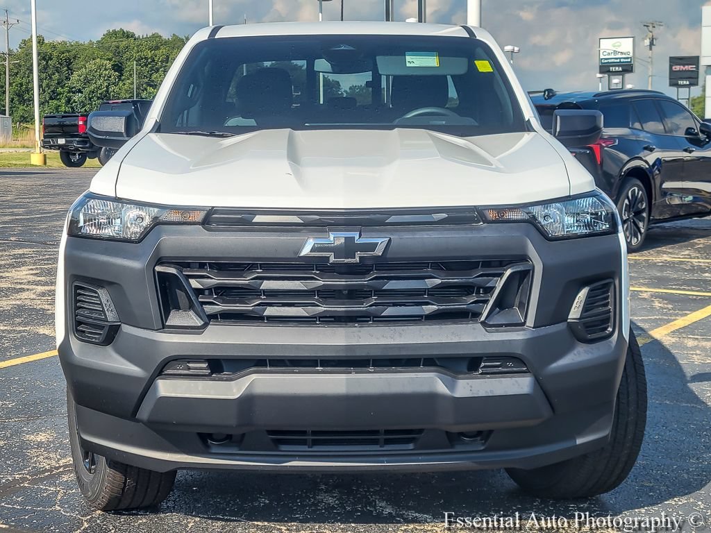 New 2026 Summit White Chevrolet WT image 4