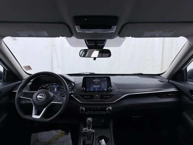 Used 2025 White Nissan 2.5 SV image 27