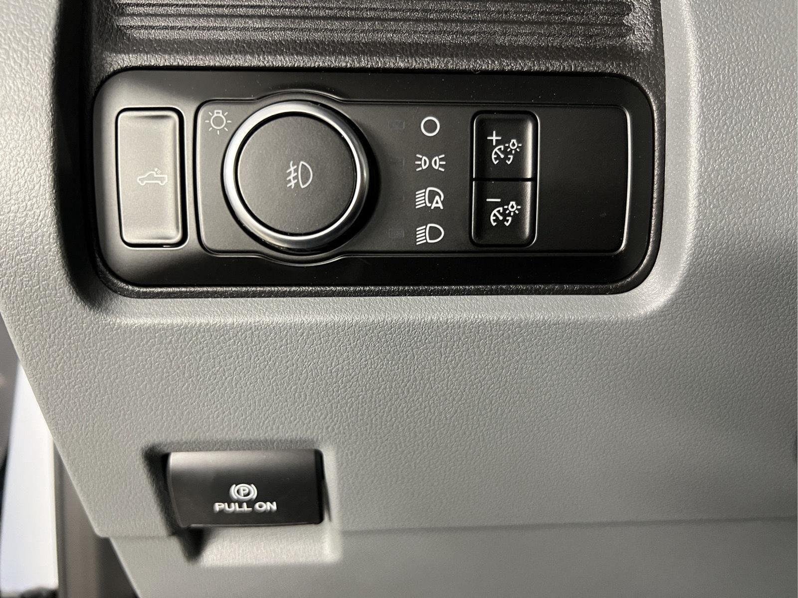 New 2026 Oxford White Ford F-250® XL image 27