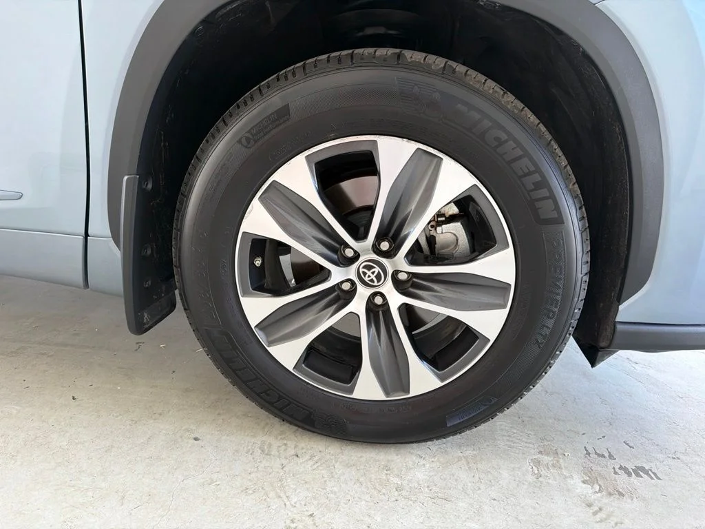 Used 2022 Moon Dust Toyota XLE image 7
