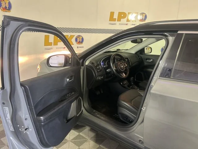 Used 2021 Sting-Gray Clearcoat Jeep Limited image 9