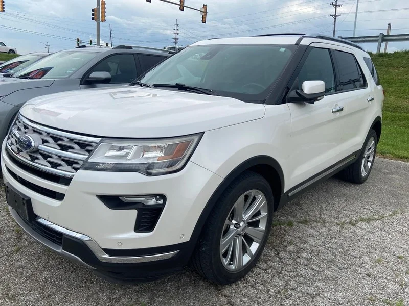 Used 2018 White Ford Limited image 4